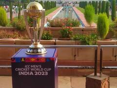 ताजमहल में फोटोशूट के लिए लाई गई ट्रॉफी, उत्साहित खेल प्रेमियों में सेल्फी लेने की मची होड़