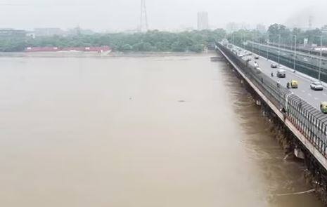 Yamuna : सावधान! दिल्लीत यमुना नदीनं ओलांडली धोक्याची पातळी