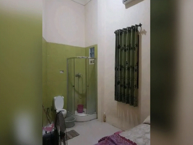 This House In Delhi Posh Location With Toilet, Bathroom In Bedroom Is Available For Rent, Pictures Go Viral This House In Delhi's Posh Location With Toilet, Bathroom In Bedroom Is Available For Rent