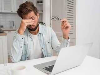 फोन और लैपटॉप पर ज्यादा वक्त गुजारने से आंखों में रहती है थकान, तो ऐसे करें दूर...मिलेगा तुरंत आराम