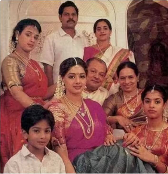 ਸ਼੍ਰੀਲਤਾ ਅਤੇ ਸ਼੍ਰੀਦੇਵੀ ਦੀ ਬਾਂਡਿੰਗ ਬਹੁਤ ਮਜ਼ਬੂਤ ​​ਸੀ। ਬਚਪਨ ਵਿੱਚ ਦੋਵੇਂ ਭੈਣਾਂ ਇੱਕ-ਦੂਜੇ ਦਾ ਸਾਥ ਦਿੰਦੀਆਂ ਸਨ। ਜਦੋਂ ਸ਼੍ਰੀਦੇਵੀ ਸ਼ੂਟਿੰਗ ਲਈ ਜਾਂਦੀ ਸੀ ਤਾਂ ਉਸਦੀ ਭੈਣ ਸ਼ੂਟਿੰਗ ਦੇਖਣ ਲਈ ਕਈ ਵਾਰ ਸੈੱਟ 'ਤੇ ਉਸਦੇ ਨਾਲ ਜਾਂਦੀ ਸੀ।