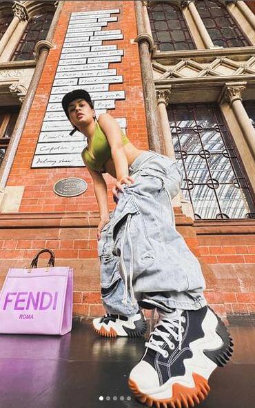 ਹਾਲ ਹੀ 'ਚ ਹੋਏ ਫੋਟੋਸ਼ੂਟ 'ਚ ਅਦਾਕਾਰਾ ਦਾ ਅੰਦਾਜ਼ ਦੇਖਣ ਯੋਗ ਹੈ। ਇਨ੍ਹਾਂ ਤਸਵੀਰਾਂ 'ਚ ਉਸ ਦੇ ਹਰ ਇੱਕ ਅੰਦਾਜ਼ ਨੂੰ ਦੇਖ ਕੇ ਪ੍ਰਸ਼ੰਸਕਾਂ ਦੇ ਹੋਸ਼ ਉੱਡ ਗਏ ਹਨ। ਦੇਖੋ ਅਭਿਨੇਤਰੀ ਦਾ ਹੌਟ ਲੁੱਕ...