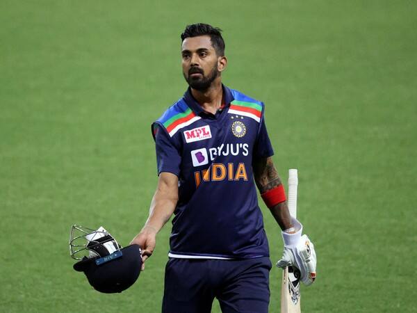 মোট ৪টি ম্যাচ ওয়ান ডে-তে চার নম্বর স্লটে ব্য়াটিং করেছেন রাহুল। ৬৩-র ওপর গড় তাঁর এই পজিশনে ব্যাটিং করতে নেমে। ১৮৯ রান করেছেন। একটি শতরানও রয়েছে।