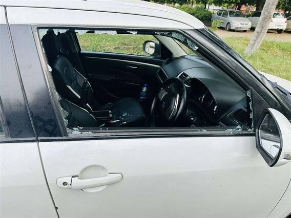 Punjabi University : ਪੰਜਾਬੀ ਯੂਨੀਵਰਸਿਟੀ 'ਚ ਚੋਰੀ, 11 ਗੱਡੀਆਂ ਦੇ ਸ਼ੀਸ਼ੇ ਤੋੜੇ Punjabi University : ਪੰਜਾਬੀ ਯੂਨੀਵਰਸਿਟੀ 'ਚ ਚੋਰੀ, 11 ਗੱਡੀਆਂ ਦੇ ਸ਼ੀਸ਼ੇ ਤੋੜੇ