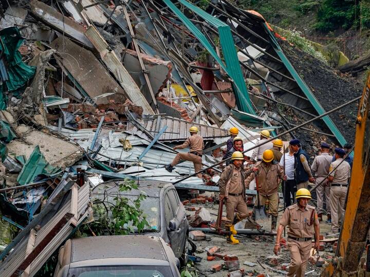 Himachal Rains Cloudburst Shimla landslide dead bodies found in Krishnanagar landslide SP said Rescue operation continues Himachal Rains: शिमला के कृष्णानगर लैंडस्लाइड में 2 शव बरामद, मंदिर हादसे में अब तक 12 की मौत, SP बोले- रेस्क्यू ऑपरेशन जारी