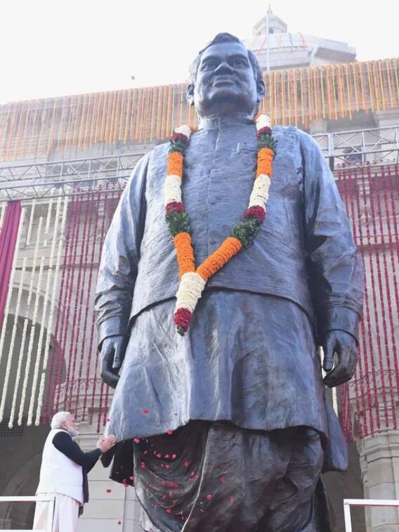 Atal Bihari Vajpayee: 13 दिन के PM, पूरी जिंदगी अविवाहित, इमरजेंसी के समय जेल... जानें अटल बिहारी वाजपेयी की जिंदगी से जुड़ी खास बातें