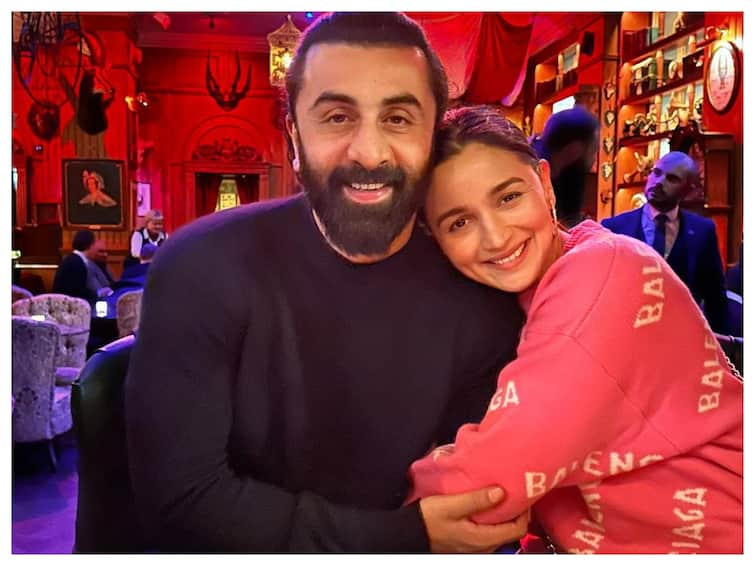 Alia Bhatt Shares Ranbir Kapoor Makes Her 'Wipe Off' Her Lipstick As He Doesn't Like It, Internet Calls Ranbir 'Red Flag' Alia Bhatt Shares Ranbir Kapoor Makes Her 'Wipe Off' Her Lipstick As He Doesn't Like It, Internet Calls Him 'Red Flag'