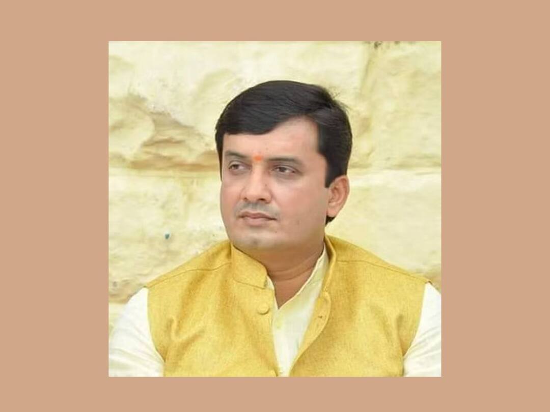 Dhananjay Mahadik : कोल्हापूरचे दोन्ही विद्यमान खासदार शिवसेना शिंदे गटाचे, पण अंतिम उमेदवारीवर खासदार महाडिक काय म्हणाले? Both the existing MPs of Kolhapur belong to the Shinde group but what did dhananjay Mahadik say about the final candidature Dhananjay Mahadik : कोल्हापूरचे दोन्ही विद्यमान खासदार शिवसेना शिंदे गटाचे, पण अंतिम उमेदवारीवर खासदार महाडिक काय म्हणाले?