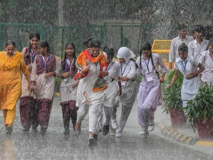 IMD Weather Update red alert in himachal uttarakhand rain in UP bihar know update IMD Weather Update: दिल्ली में मौसम साफ-यूपी में बारिश, उत्तराखंड-हिमाचल में कुदरत का कहर, जानें अपने प्रदेश का हाल