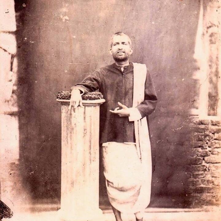 দীর্ঘ রোগভোগের পর নশ্বর দেহ ত্যাগ করেন শ্রীরামকৃষ্ণ পরমহংস দেব। ১৮৮৬ এ ১৬ অগাস্ট শ্রী শ্রী রামকৃষ্ণদেব প্রয়াত হন। তিনি তাঁর জীবন দিয়ে মানুষকে দিয়ে গিয়েছিলেন নানারকম শিক্ষা।