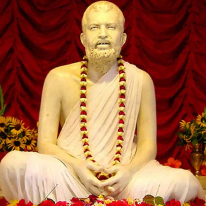 ঠাকুর বলেছেন, সব পথ দিয়েই তাঁকে পাওয়া যায়। এক ঈশ্বরকে  নানা নামে ডাকে।