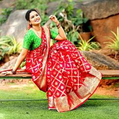 Ariyana Glory: ఎర్రచీరలో మెరిసిపోతున్న అందాల అరియానా