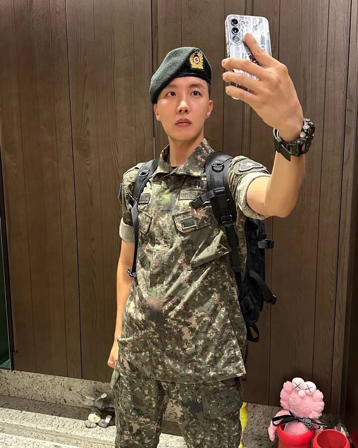 The photos were taken candidly after the singer took a selfie in the first picture.