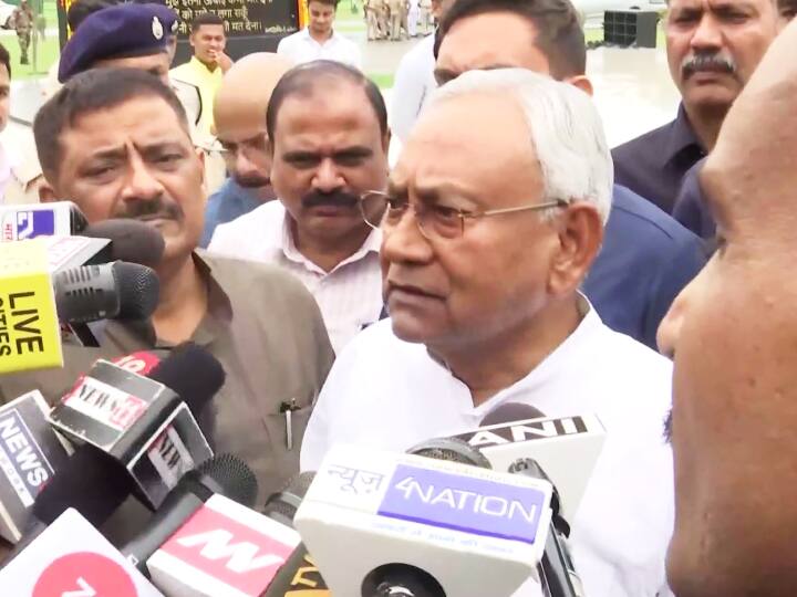 Bihar CM Nitish Kumar Gives Tribute to Atal Bihari Vajpayee Know His Reaction on BJP About Present and Past Atal Bihari Vajpayee: अटल बिहारी वाजपेयी को CM नीतीश ने दी श्रद्धांजलि, पहले और आज की BJP पर क्या कहा?