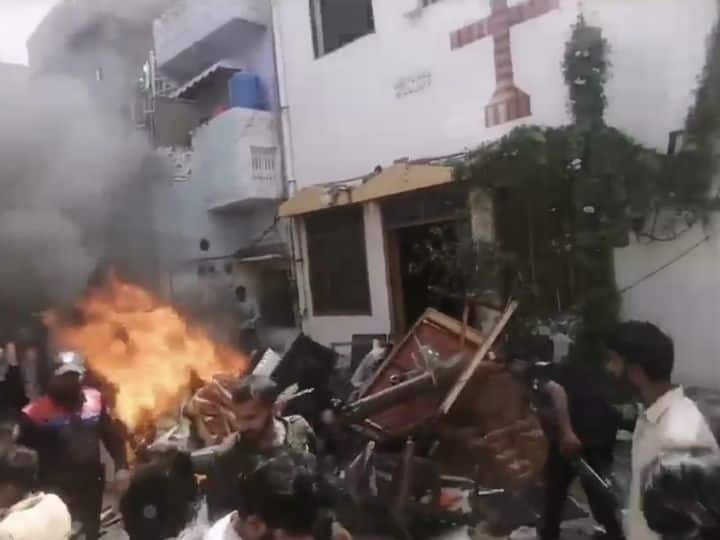 faisalabad violence pakistan caretaker PM expressed grief says strict action will taken Faisalabad Violence: कुरान जलाने का आरोप, चर्च में आग... , कार्यवाहक PM बोले- 'आहत कर रही फैसलाबाद की तस्वीरें'