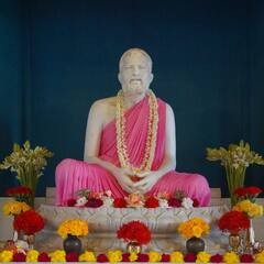 Ramakrishna Quotes : সংসারে থেকে কীভাবে ঈশ্বরলাভ সম্ভব ? তিরোধান দিবসে শ্রীরামকৃষ্ণ স্মরণ