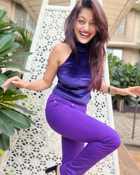 मानसी नाईकचा कूल लूक