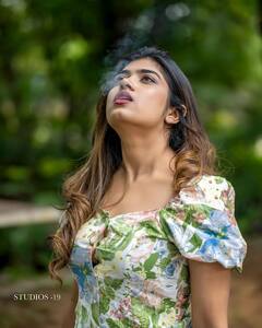 Rithu Chowdary: పొట్టి దుస్తుల్లో జబర్తస్త్ బ్యూటీ గ్లామర్ మెరుపులు