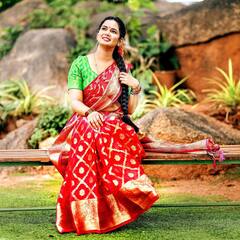 Ariyana Glory: ఎర్రచీరలో మెరిసిపోతున్న అందాల అరియానా