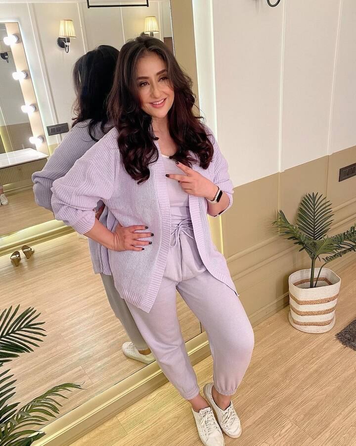 મનીષા કોઈરાલા વાસ્તવિક જીવનમાં ફાઇટર તરીકે આગળ આવી છે. તે સિનેમાની એવી સુંદરીઓમાંની એક છે જેણે કેન્સર જેવી બીમારીને હરાવી છે. શું તમે જાણો છો કે પોતાના કરિયરમાં પણ મનીષાએ ફાઈટર બનીને પોતાનું સ્થાન હાંસલ કર્યું હતું. વાસ્તવમાં તેને પ્રારંભિક તબક્કામાં રિજેક્શનનો સામનો કરવો પડ્યો હતો. અમે મનીષાના જન્મદિવસ પર તેના જીવન વિશે જણાવી રહ્યા છીએ.