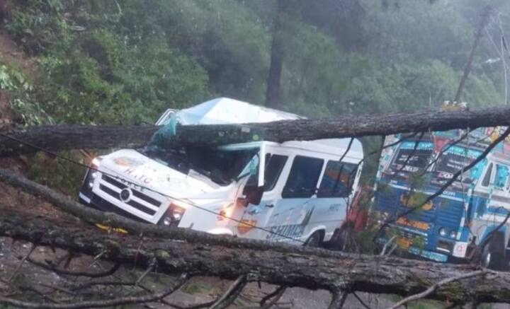 নদীর তীরবর্তী এলাকা থেকে ৮০০ মানুষকে উদ্ধার করা হয়েছে। ক্যাংরা-সহ অপেক্ষাকৃত নীচু এলাকাগুলিতে এখনও উদ্ধারকার্য চলছে।