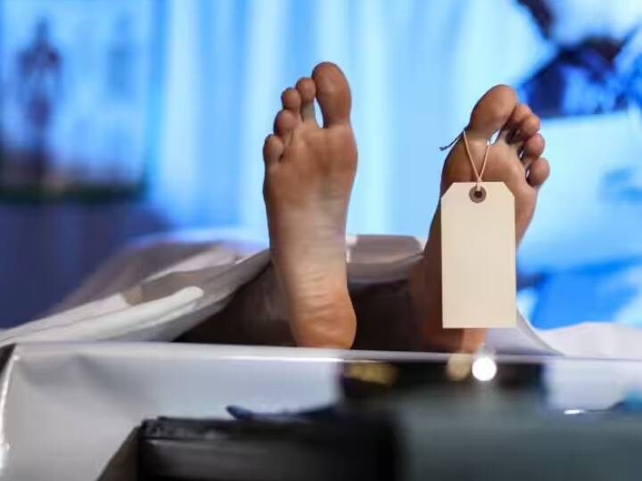 Punjab News: लुधियाना में हैरान करने वाला मामला, तैयार हो रही थी चिता, पोस्टमार्टम की थी तैयारी, तभी लौट आई सांस Punjab Police Constable died after bitten by Poisonous Insect deceased came alive while going Post Mortem Punjab News: लुधियाना में हैरान करने वाला मामला, तैयार हो रही थी चिता, पोस्टमार्टम की थी तैयारी, तभी लौट आई सांस