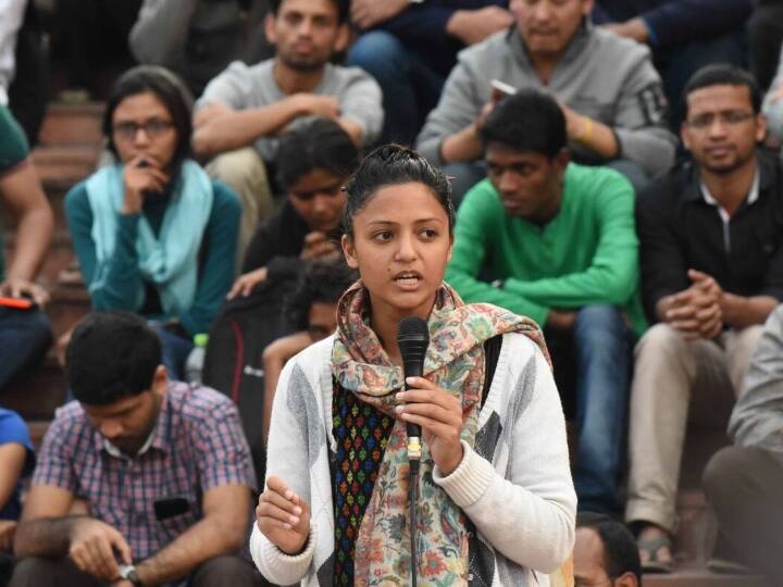 Shehla Rashid Praise PM Narendra Modi Govt Said Human rights record has improved in Jammu-Kashmir Jammu-Kashmir: JNU की पूर्व छात्र नेता शेहला राश‍िद ने  मोदी सरकार की तारीफ में गढ़े कसीदे, बोलीं- 'घाटी में मानवाधिकार का रिकॉर्ड सुधरा'