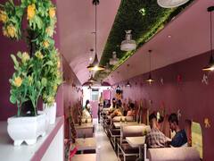 Nashik Restaurant : रेल्वे बोगीतलं हे भन्नाट रेस्टॉरंट पाहिलंत का? नाशिकरोड रेल्वेस्टेशनवर अनोखा प्रयोग, फोटो एकदा पहाच