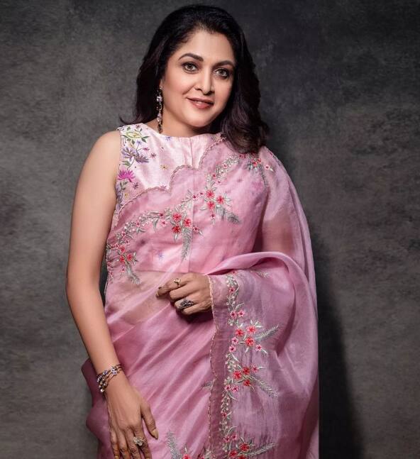 தமிழ் சினிமாவில் நெகடீவ் கதாபாத்திரத்தில் மாஸாக நடித்து இன்று வரை மீம் டெம்ப்ளேட்டாக இருந்து வருபவர் ரம்யா கிருஷ்ணன்.