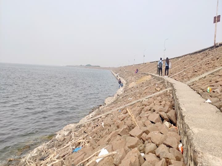 Jayakwadi Water Storage Update : जायकवाडी धरणात केवळ 34 टक्के पाणीसाठा; मराठवाड्यावर दुष्काळाचे सावट Jayakwadi Water Storage Update Only 34 percent water storage in Jayakwadi Dam Drought possibility in Marathwada Jayakwadi Water Storage Update : जायकवाडी धरणात केवळ 34 टक्के पाणीसाठा; मराठवाड्यावर दुष्काळाचे सावट