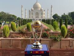 वर्ल्ड कप ट्रॉफी ने आगरा में ताजमहल का किया दीदार, देखें वायरल तस्वीरें