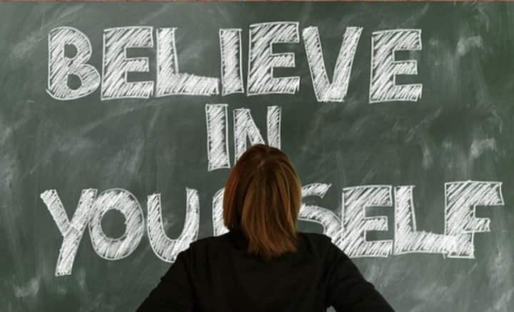 নিজেকে নিখুঁত করে তুলতে চাওয়ার ইচ্ছে জাগে আমাদের সকলেরই। কিন্তু তা করতে গিয়ে, দোষ-গুণ মিলিয়েই যে মানুষ, সেকথা ভুলে যাই আমরা। তাই নিজেদের মধ্যেকার খুঁতগুলিই বেশি করে চোখে পড়ে।