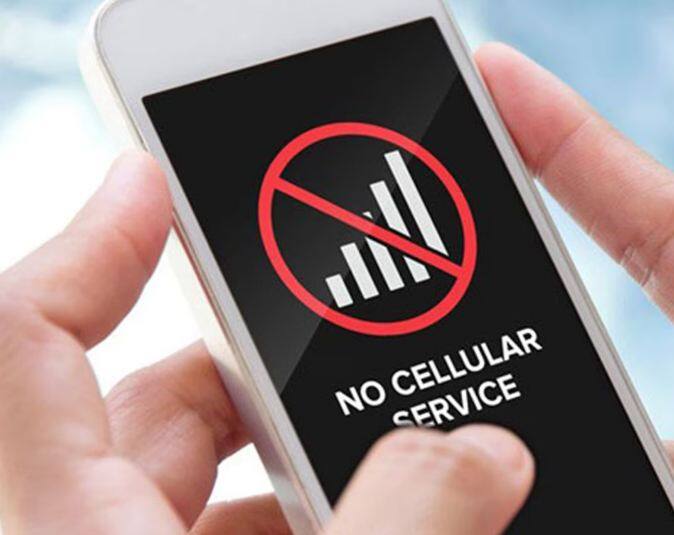 ਜੇ ਜ਼ਿਆਦਾ ਨੈੱਟਵਰਕ ਦੀ ਸਮੱਸਿਆ ਬਣੀ ਰਹਿੰਦੀ ਹੈ, ਤਾਂ ਤੁਹਾਨੂੰ ਆਪਣੇ ਘਰ ਦੇ ਅੰਦਰ ਨੈੱਟਵਰਕ ਬੂਸਟਰ ਡਿਵਾਈਸ ਦੀ ਵਰਤੋਂ ਕਰਨੀ ਚਾਹੀਦੀ ਹੈ, ਜੋ ਕਿ 1500 ਰੁਪਏ ਤੋਂ ਲੈ ਕੇ 4000 ਰੁਪਏ ਤੱਕ ਦੀ ਕੀਮਤ 'ਤੇ ਬਾਜ਼ਾਰ 'ਚ ਆਸਾਨੀ ਨਾਲ ਉਪਲਬਧ ਹੈ। ਇਸ ਡਿਵਾਈਸ ਦੀ ਵਜ੍ਹਾ ਨਾਲ ਤੁਹਾਡੇ ਘਰ 'ਚ ਇਸਤੇਮਾਲ ਹੋਣ ਵਾਲੇ ਸਮਾਰਟਫੋਨ 'ਚ ਨੈੱਟਵਰਕ ਦੀ ਸਮੱਸਿਆ ਹੱਲ ਹੋ ਜਾਵੇਗੀ।