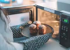 Microwave oven: ਮਾਈਕ੍ਰੋਵੇਵ ਓਵਨ 'ਚ ਇੰਨੀ ਛੇਤੀ ਕਿਵੇਂ ਪੱਕ ਜਾਂਦਾ ਖਾਣਾ? ਸਮਝੋ ਕੀ ਹੈ ਤਕਨਾਲੌਜੀ