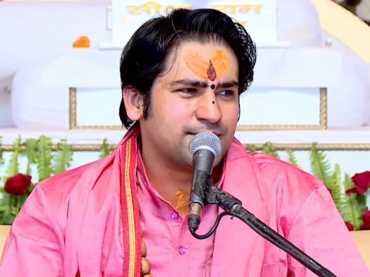 Dhirendra Shastri News:  Man held for issuing death threat to Bageshwar Dham's Dhirendra Shastri Dhirendra Shastri News: બાગેશ્વર ધામના પ્રમુખ ધીરેન્દ્ર શાસ્ત્રીની હત્યાની ધમકી, આરોપીની ધરપકડ