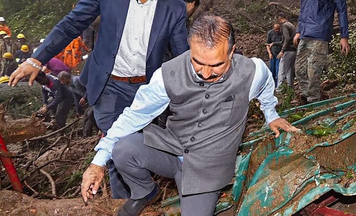 বৃষ্টিতে কমপক্ষে ১০ হাজার কোটি টাকার ক্ষয়ক্ষতি হয়েছে বলে জানিয়েছেন মুখ্যমন্ত্রী সুখু। রাস্তাঘাট, জলবিদ্যুৎ কেন্দ্রগুলি মেরামত করে পরিস্থিতি নিয়ন্ত্রণে আনতে কমপক্ষে এক বছর লাগবে বলে জানিয়েছেন তিনি।