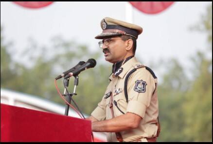 DGP announced social media code of conduct for police staff Gandhinagar: રીલ્સ બનાવનાર પોલીસ કર્મચારી ચેતીજજો, DGPએ બહાર પાડ્યો પરિપત્ર, જો ભૂલ કરી તો થશે કાર્યવાહી