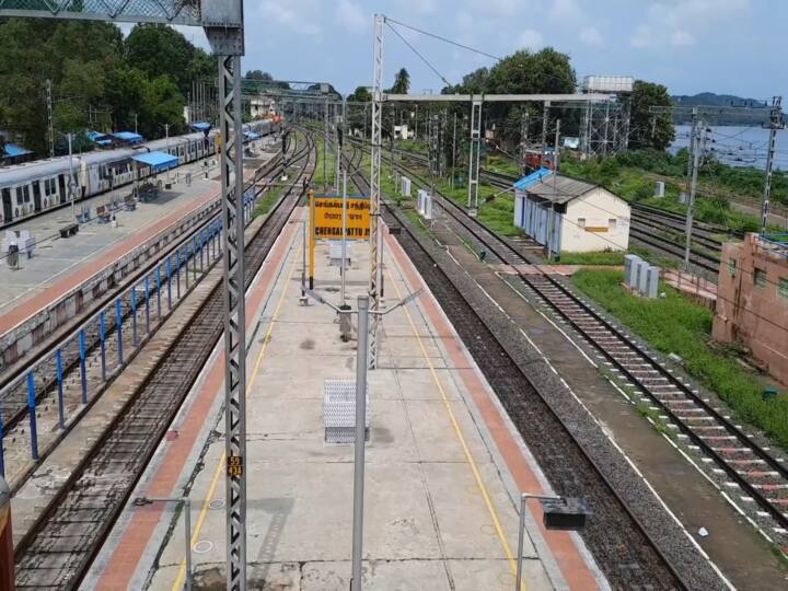 Many trains will be canceled tomorrow on the Kanchipuram-Chennai-Coast-Thambaram route for maintenance work Trains Cancelled: சென்னை, செங்கல்பட்டு, காஞ்சி மக்களே! இதை தெரிஞ்சிட்டு போங்க! இன்று மட்டும் 41 புறநகர் ரயில்கள் ரத்து: எங்கெல்லாம்?