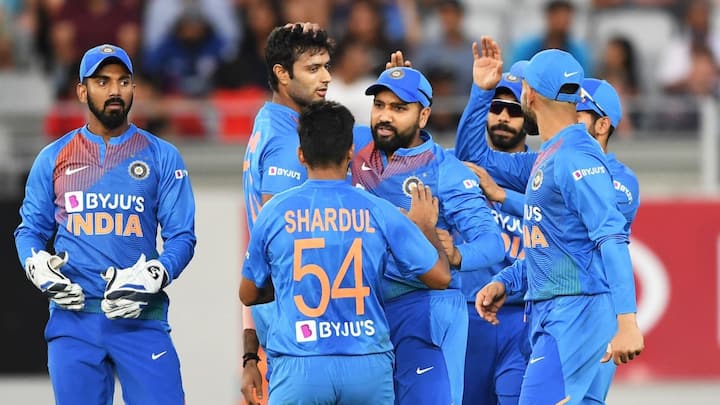 ২০২০ সালের ফেব্রুয়ারি মাসে শেষবার ভারতীয় দলের জার্সি গায়ে দেখা গিয়েছিল শিবম দুবেকে। দুরন্ত আইপিএল পারফরম্যান্সে ভর করেই দীর্ঘ তিন বছর পর আবার জাতীয় দলে ফিরেছেন তিনি।