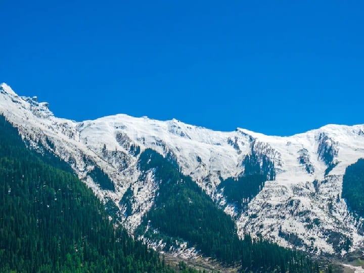 इस पैकेज में आपको ब्रेकफास्ट और डिनर की फैसिलिटी मिलेगी. इसके साथ ही हर जगह जाने के लिए बस भी मिलेगी. सभी यात्रियों की आईआरसीटीसी ट्रैवल इंश्योरेंस कराएगा.