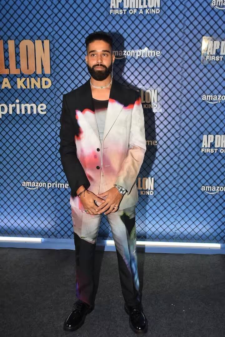 ਏਪੀ ਢਿੱਲੋਂ ਨੇ ਬੁੱਧਵਾਰ ਰਾਤ ਨੂੰ ਆਪਣੀ ਡਾਕੂਮੈਂਟਰੀ ਸੀਰੀਜ਼ ਦੀ ਸਕ੍ਰੀਨਿੰਗ ਰੱਖੀ। ਜਿਸ ਵਿੱਚ ਸਿਤਾਰਿਆਂ ਦਾ ਇਕੱਠ ਸੀ।