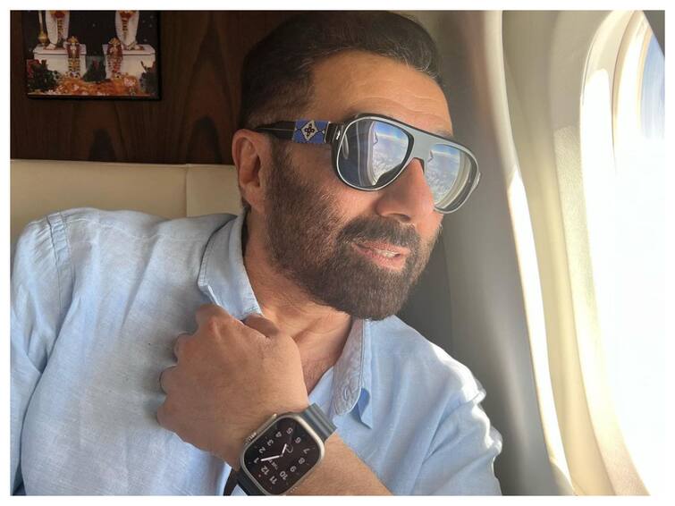 Sunny Deol Gets Angry At A Selfie-Seeking Fan At Airport, Netizens Ask Kis Baat Ka Ghamand Hai? Watch Viral Video Sunny Deol Gets Angry At A Selfie-Seeking Fan At Airport, Netizens Ask 'Kis Baat Ka Ghamand Hai?'