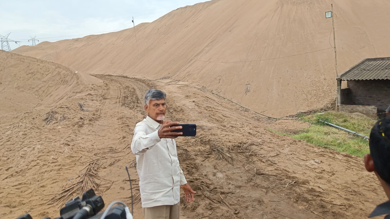 Chandrababu in RTC Bus: ఆర్టీసీ బస్సెక్కిన చంద్రబాబు - సీట్లో కూర్చొని ప్రయాణం - మహిళలతో ముచ్చట్లు