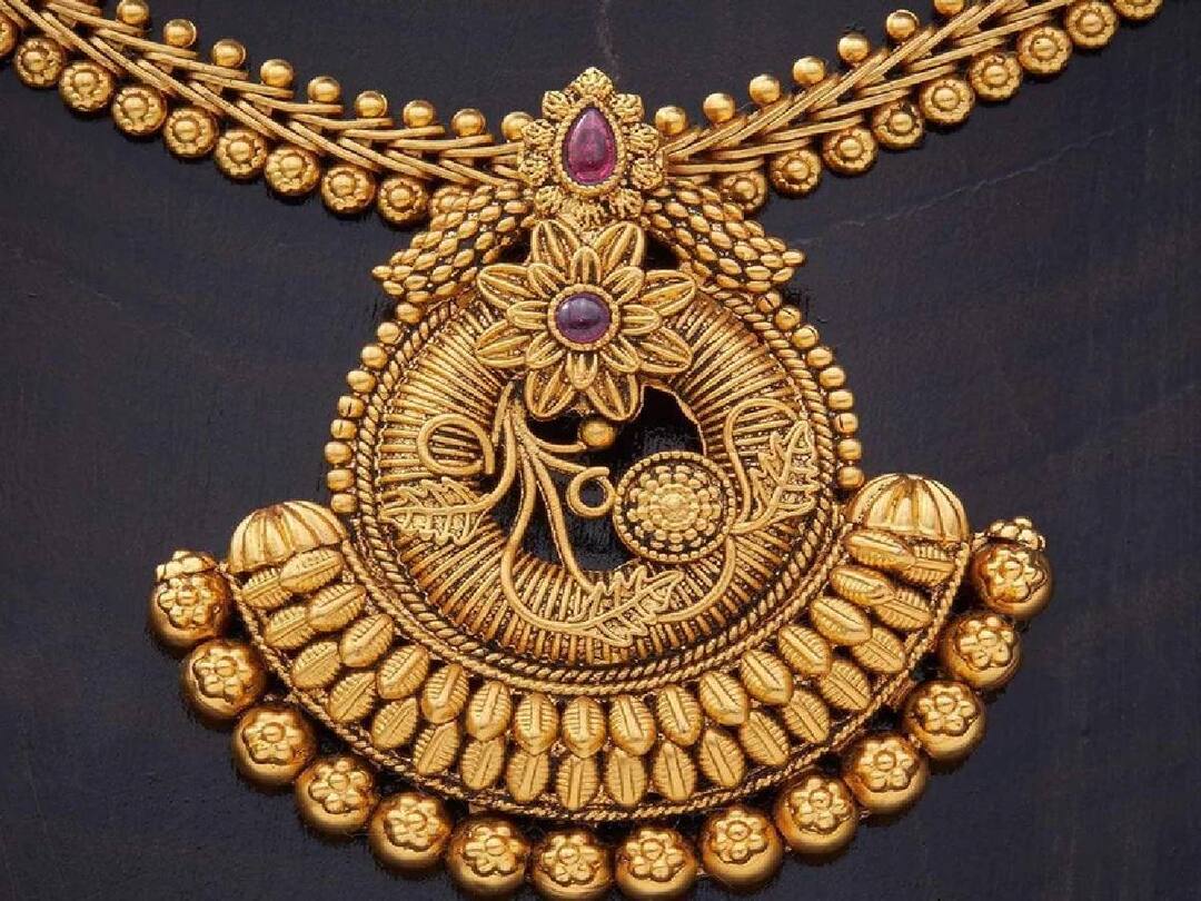 Latest Gold Silver Rate: தங்கம் வாங்க இதுதான் சரியான நேரம்.. குறையும் விலை.. சவரன் எவ்ளோ தெரியுமா?