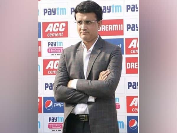 সৌরভ তাঁর এশিয়া কাপের ইতিহাসে ৯ ম্যাচে ৪০০ রান করেছেন ৫০-র গড় রেখে। ৩টি অর্ধশতরান ও ১টি সেঞ্চুরি রয়েছে ঝুলিতে।