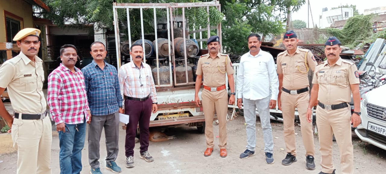 Aurangabad Crime : थेट टँकरमधूनच गॅसची चोरी, रस्त्यात थांबवून 800 रुपयात विकला जात होता 'सिलेंडर