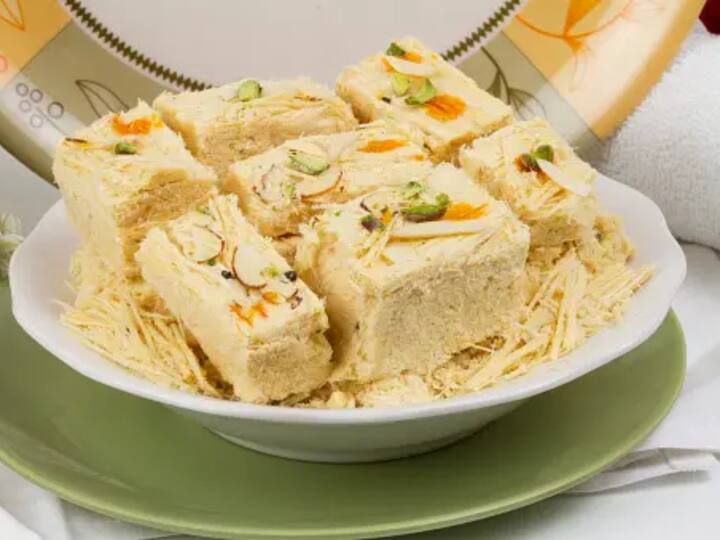 Soan Papdi Recipe in tamil : சோன் பப்டி செய்ய சற்று நீண்டநேரம் எடுத்தாலும் ஆரோக்கியமான முறையில் சுவையான சோன்பப்டியை நாமே வீட்டில் செய்து ருசிக்கலாம்