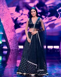 బ్లాక్ డ్రెస్ లో సదా క్యూట్ స్మైల్ కి - ఎవరైనా ఫిదా అవ్వాల్సిందే!