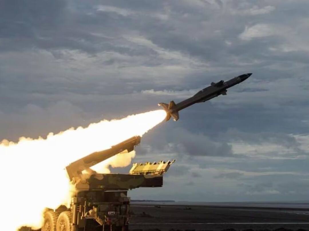 These two multibagger defence stocks jump over 40% in last 3 days know details Multibagger Stocks: మిస్సైళ్లను మరిపించిన మల్టీబ్యాగర్‌ డిఫెన్స్‌ షేర్లు, 3 రోజుల్లోనే 40% అప్‌