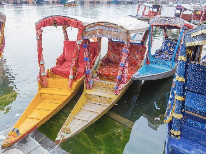 इस पैकेज में आपको श्रीनगर, गुलमर्ग, सोनमर्ग और पहलगाम घूमने का मौका मिल रहा है. इसमें आपको जाने और आने दोनों के लिए फ्लाइट का टिकट भी मिलेगा.